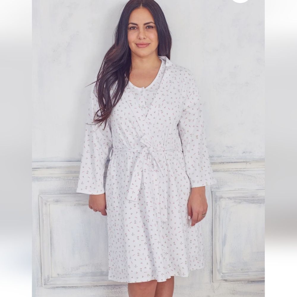 Kissy Kissy Garden Roses Women's Robe